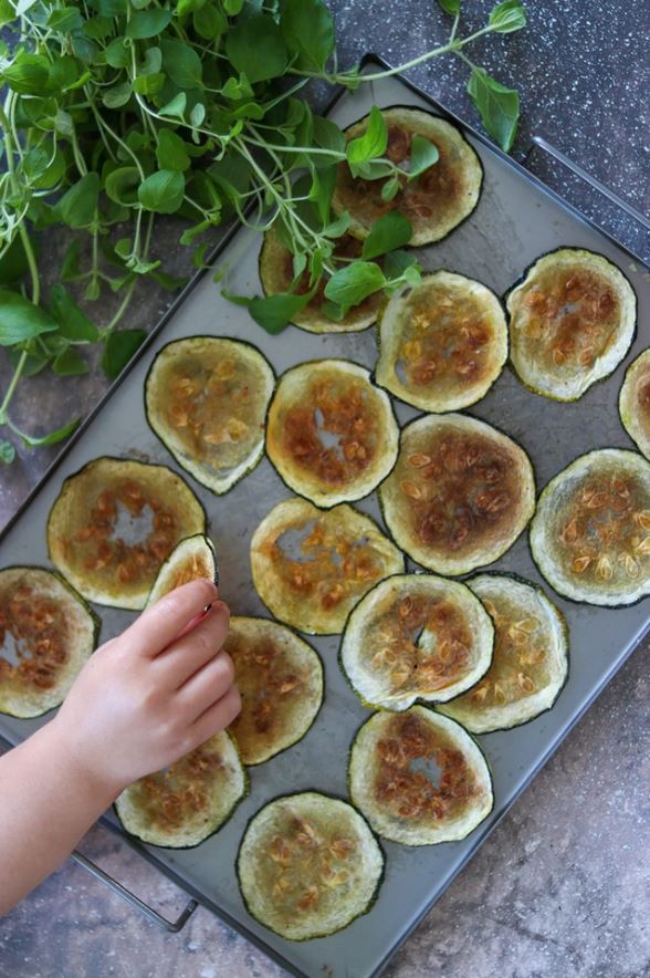 Zucchinichips och 12 st användningsområden för zucchini